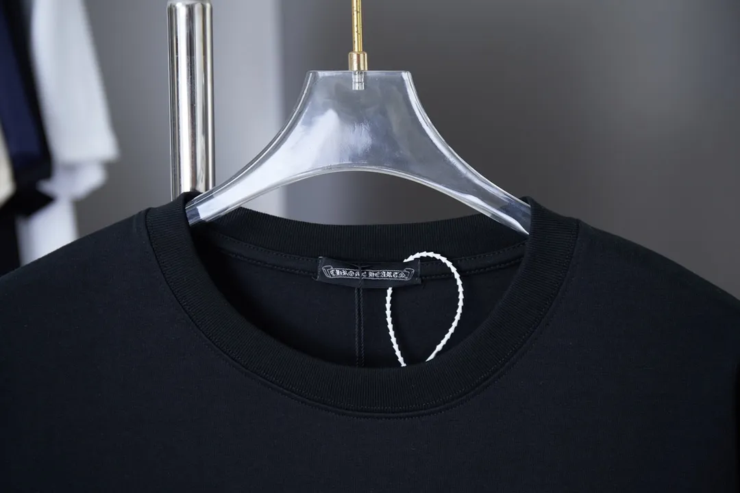🅿️200 Ch*ome Hearte 25SS early spring new style Contrast color embroidery Crow heart cross short sleeve Light luxury essential item for daily commuting for men and women Correct version Welcome to compare Detailed features · 320g 100% pure cotton double yarn jersey fabric · Custom dyed in the same cylinder, special thickened 32 pieces double-strand 1X1 thread · Imported Tajima machine embroidery tatami embroidery · Digital direct printing logo pattern · Double-needle stitching and cross-seam technology · Original main mark, washed tag, brand moisture-proof paper packaging Color: black/white/pink Size: S/M/L/XL